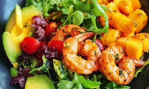 ¡Descubre la Ensalada de Aguacate, Mango y Camarones que Revolucionará tus Comidas! 🥑🥭🍤