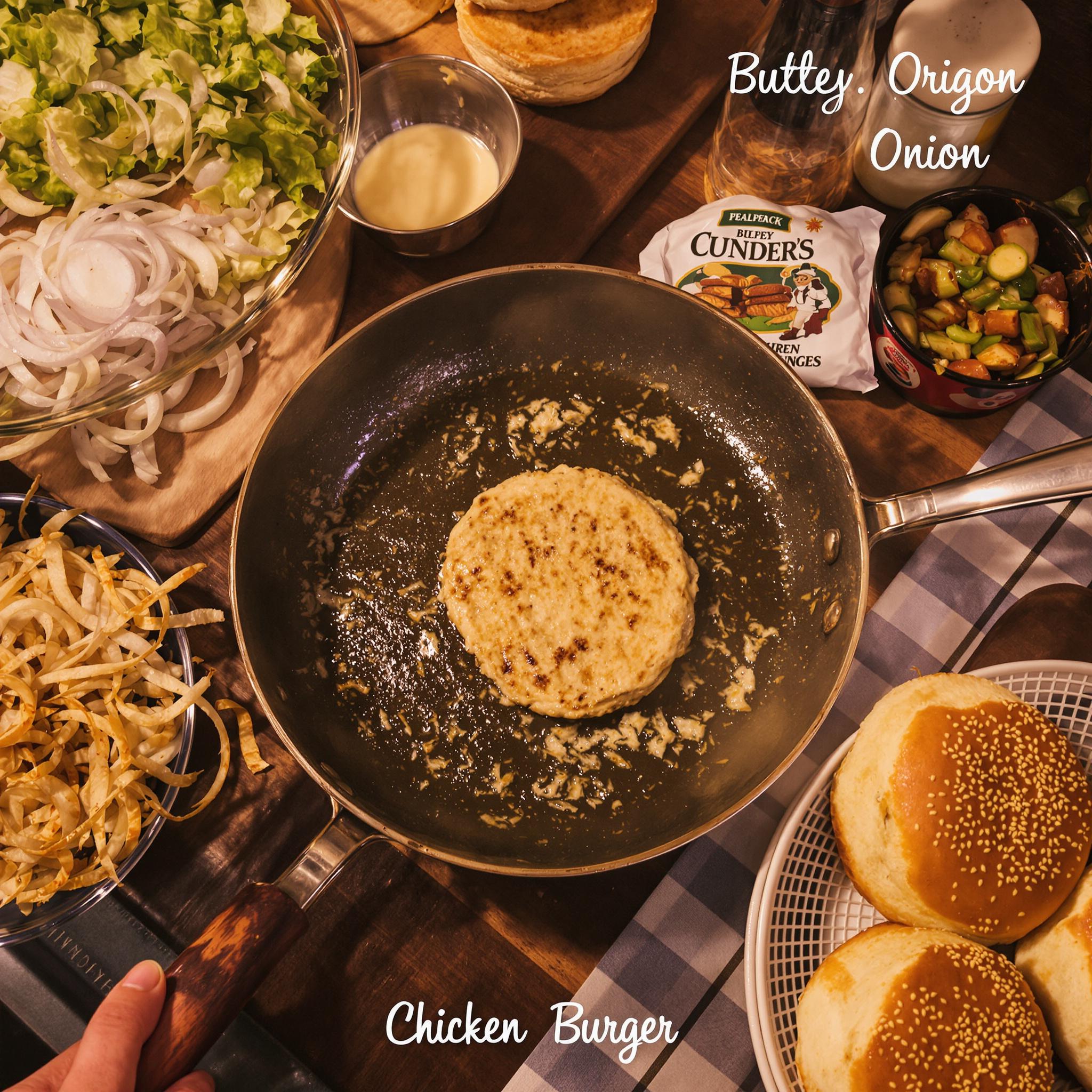 Hamburguesa de pollo con cebolla caramelizada