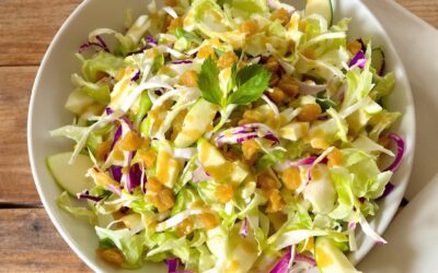 Ensalada de col con manzana y pasas: ¡Deliciosa y fácil!