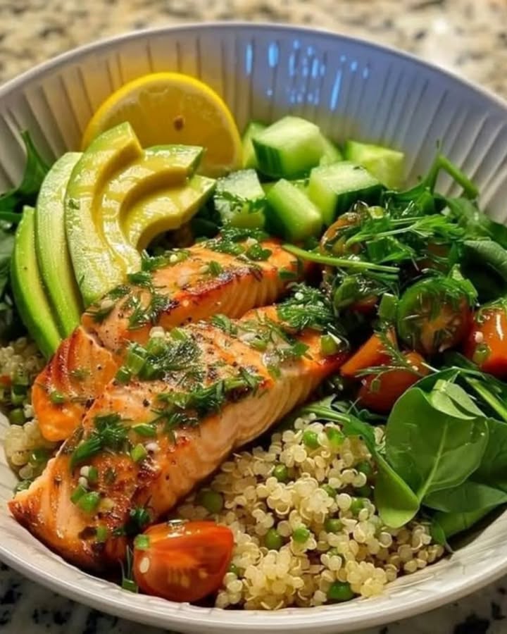 Salmón Quinoa Aguacate