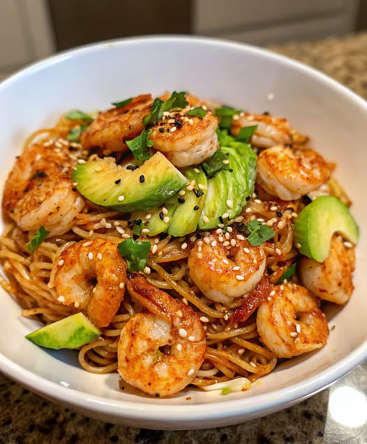 Nouilles con camarones y aguacate: Receta fácil y deliciosa