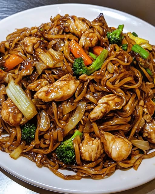 Pollo Ajo Lo Mein