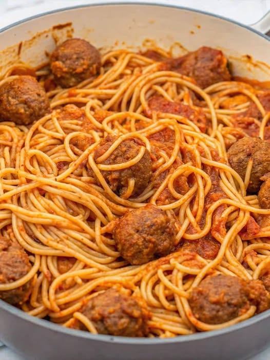 Espaguetis con albóndigas: Receta fácil y deliciosa