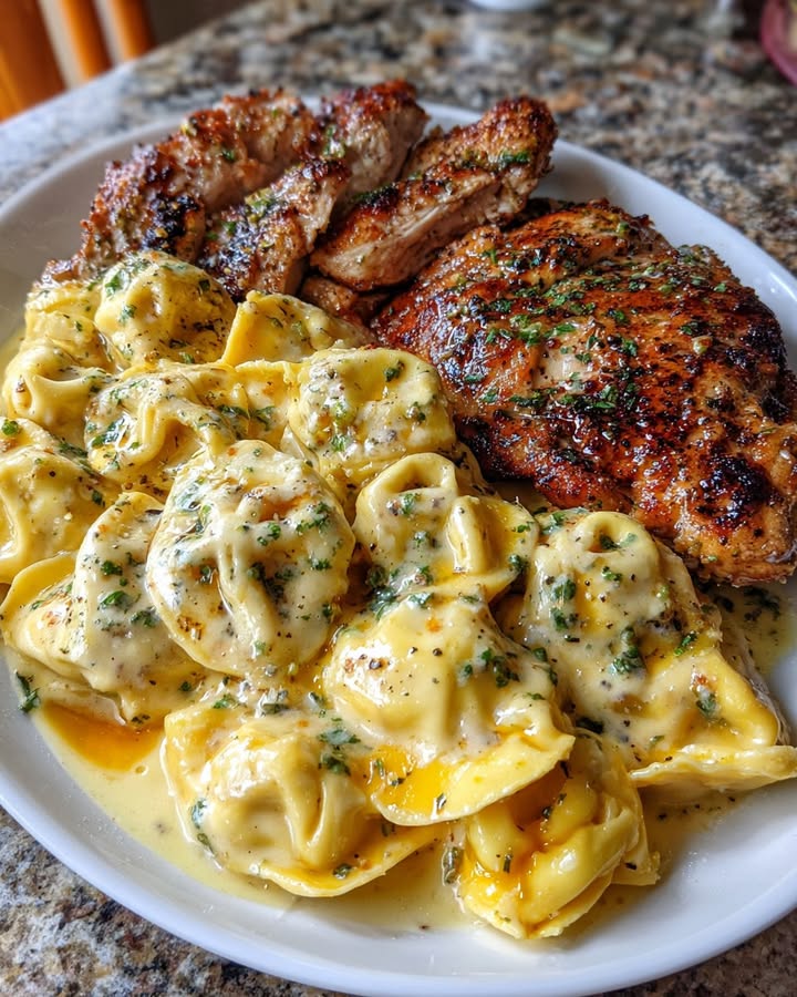 Tortellini Alfredo Cremoso: Receta Fácil y Deliciosa