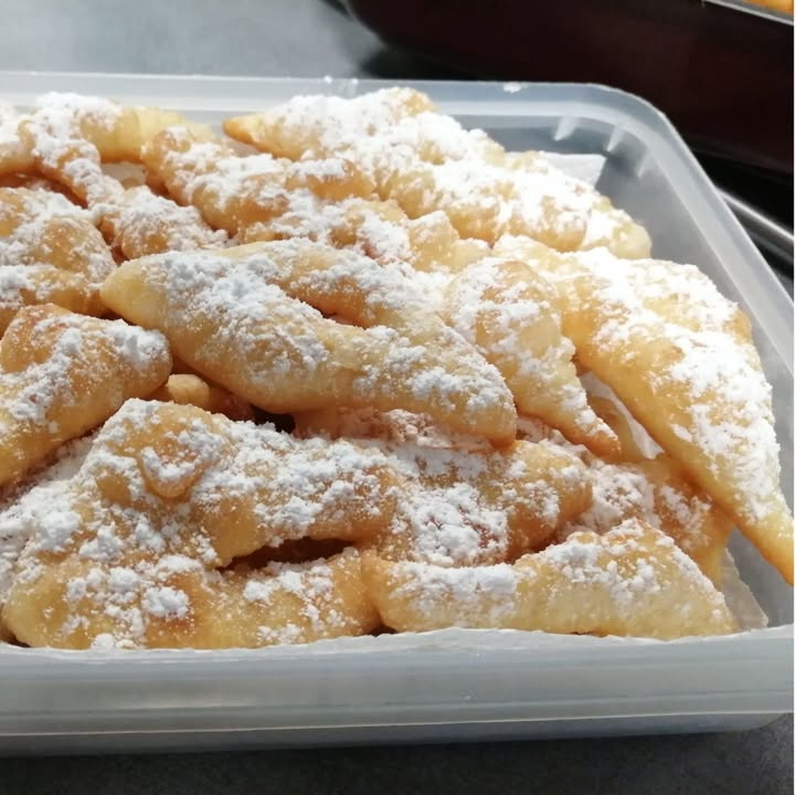 Bugnes Caseras Crujientes: Receta Fácil y Deliciosa
